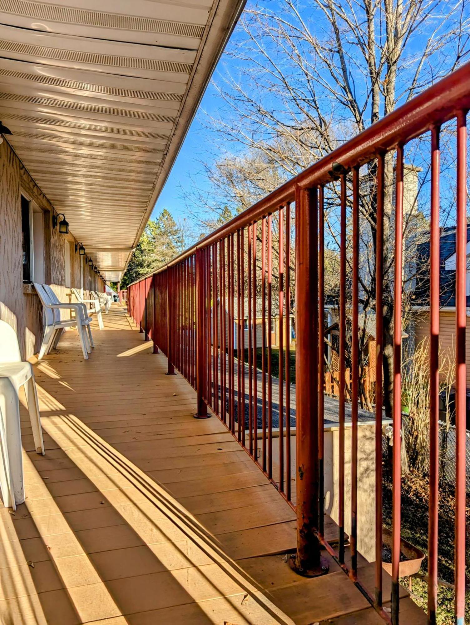 Motel Des Pentes Et Suites Saint-Sauveur-des-Monts Dış mekan fotoğraf